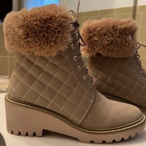 NWT Nicole Miller New York Women's Tan Faux Fur Trim Lace Up Chunky Boots size 9